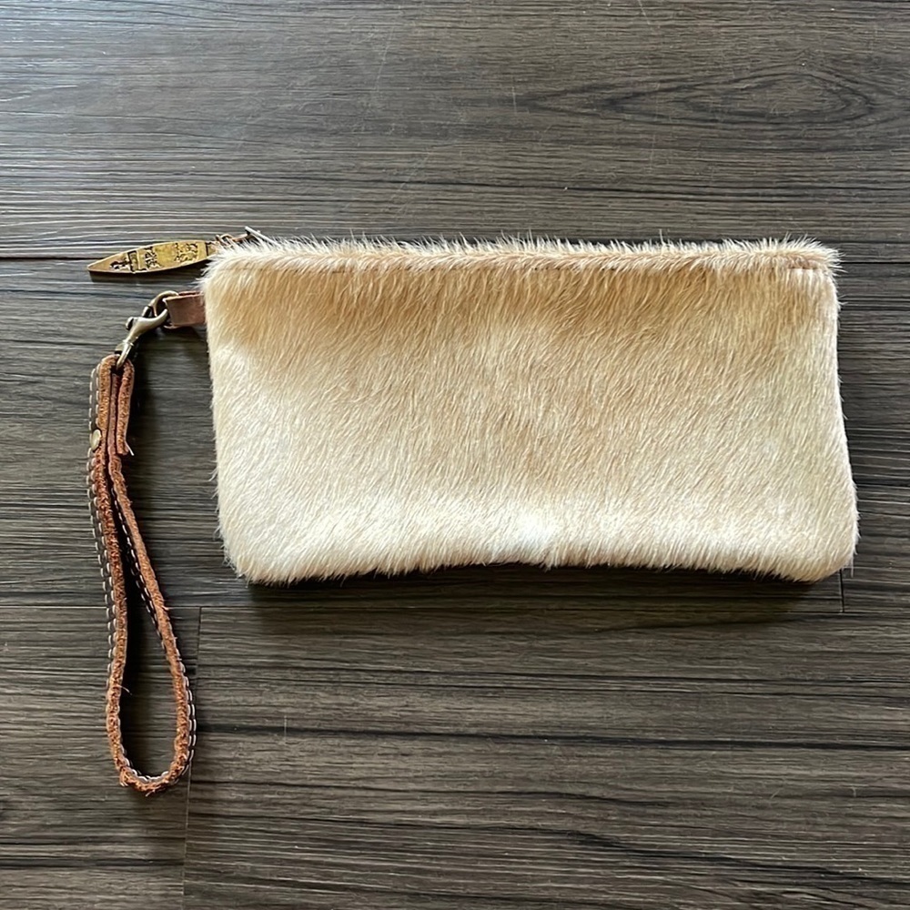 NWOT Golden Kodiak Cowhide Leather Wristlet Handbag by Canoe